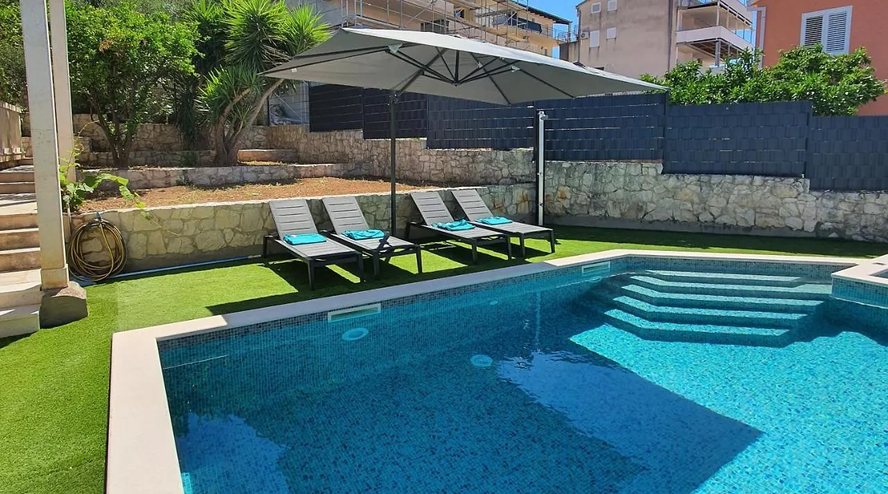 Villa Moreta Trogir 0*,  Croatia